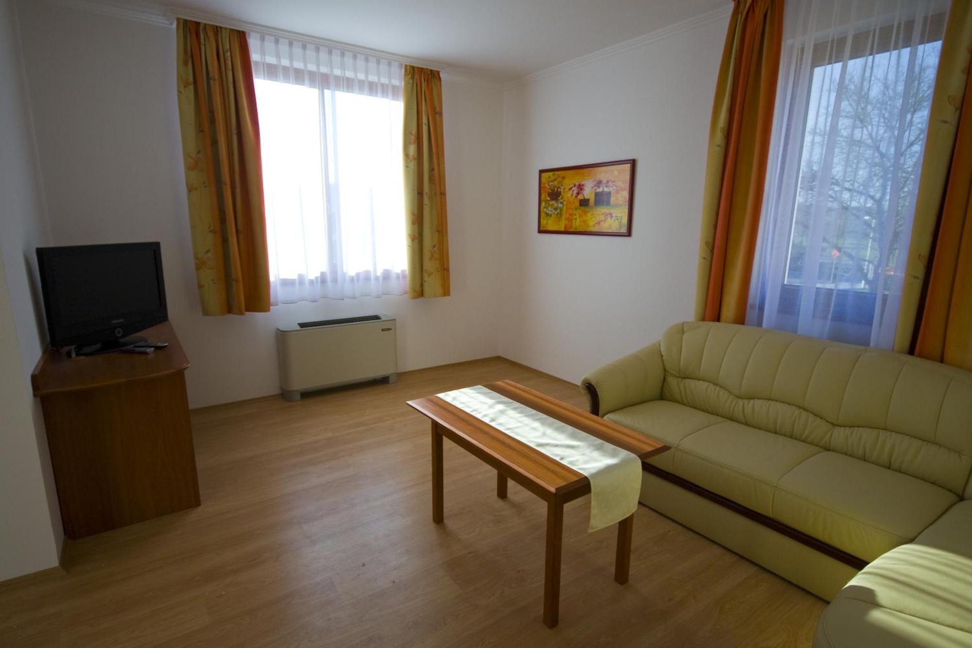 Apartmán Szerencsemak Panzio Kehidakustány Pokoj fotografie